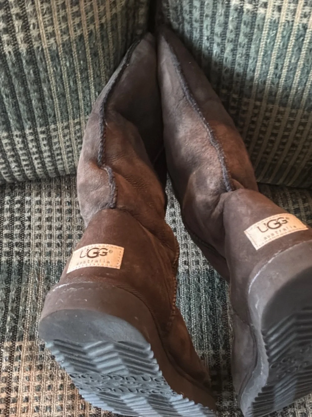 UGG BOOTS BROWN TALL SIZE 8
